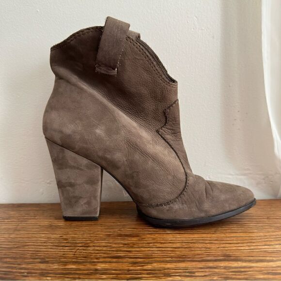 ZARA Woman Cowboy Ankle Boots Leather Booties Taupe Rustic Broken In Size 38 / 7 - Picture 2 of 7